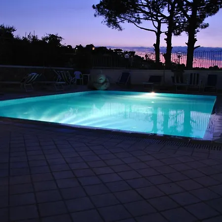 Country Club Szálloda 3*